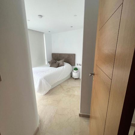 Modern Central 1 Bedroom Apartment With Rooftop Spa Gibraltar Ngoại thất bức ảnh