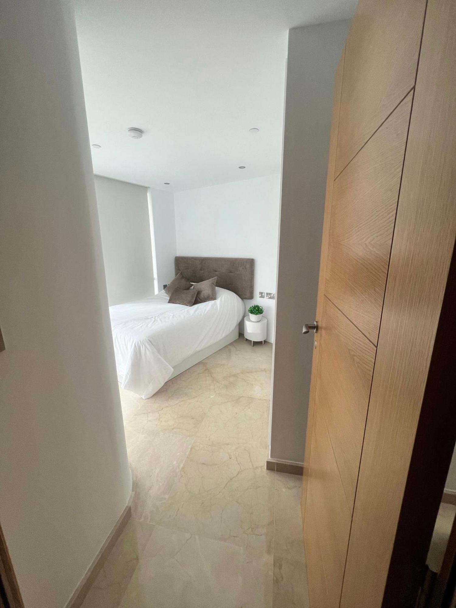 Modern Central 1 Bedroom Apartment With Rooftop Spa Gibraltar Ngoại thất bức ảnh